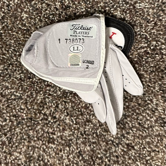Titleist White Golf Glove - Picture 3 of 3